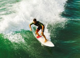 中国体彩：肇俊哲率黑马演绎让二追三神话 逆风翻盘后激情庆祝震撼体坛