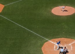 中国体彩：谭龙帽子戏法闪耀中超，亚泰4比1大胜广州城迎关键胜利