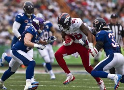 中国体彩网官方首页：亚冠小组赛焦点对决，成都蓉城迎战神户胜利船，韦世豪费利佩领衔首发阵容