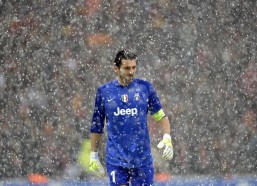 中国体彩网：阿门死亡缠绕锁死米切尔！申京28+11+7杜兰特20分，火箭力克骑士豪取3连胜