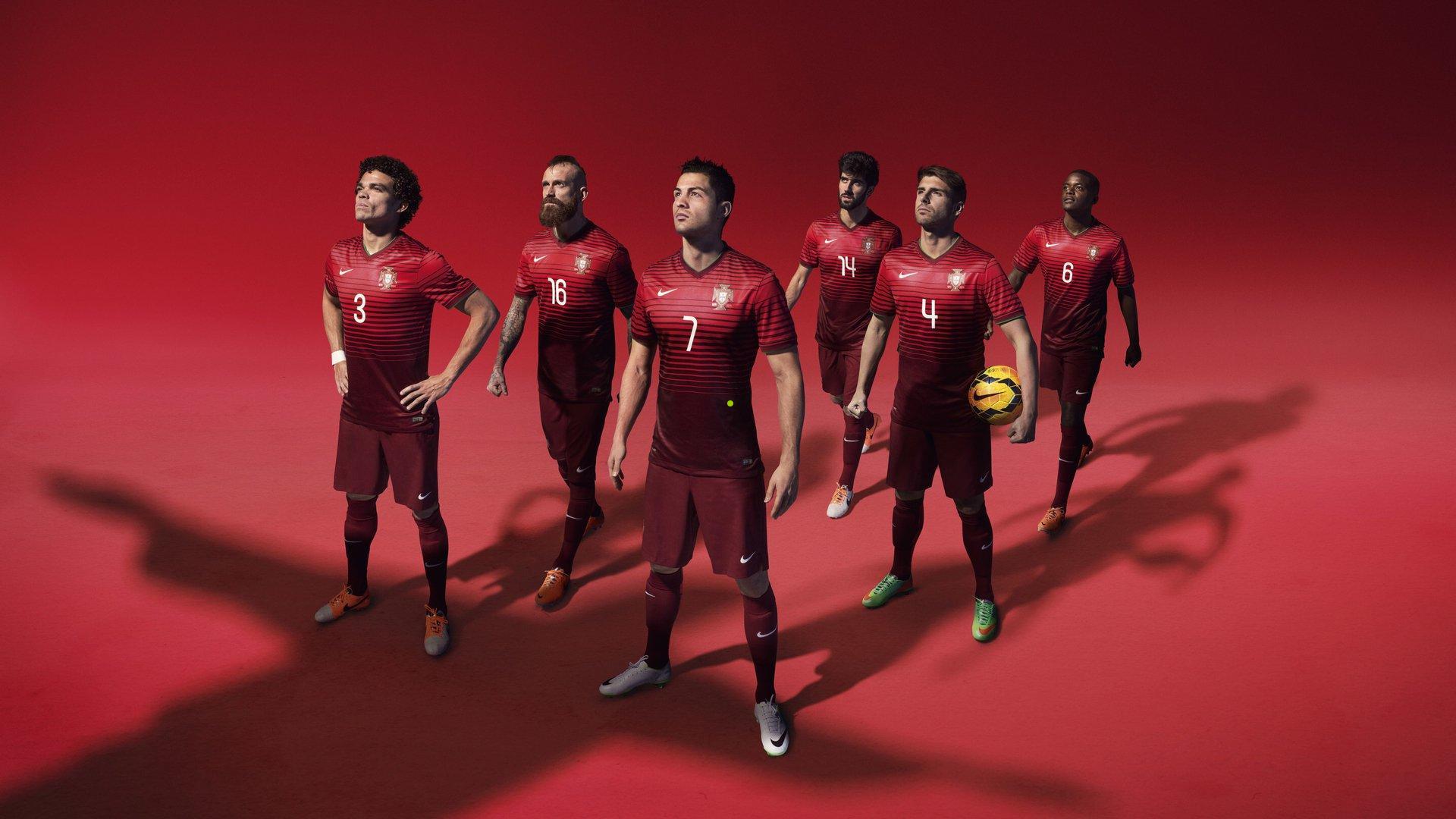 现场直击，国足抵达赛场，备战韩国队关键战役一触即发